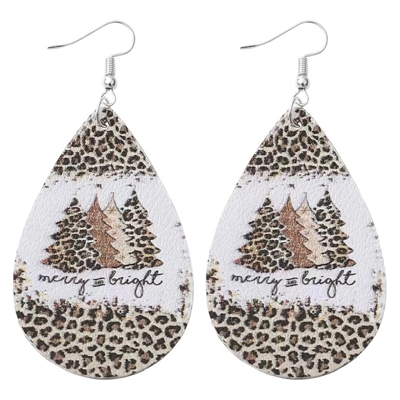 Leopard Pine Tree Earrings "Merry & Bright" Faux Leather Winter Christmas NEW - Picture 4 of 5